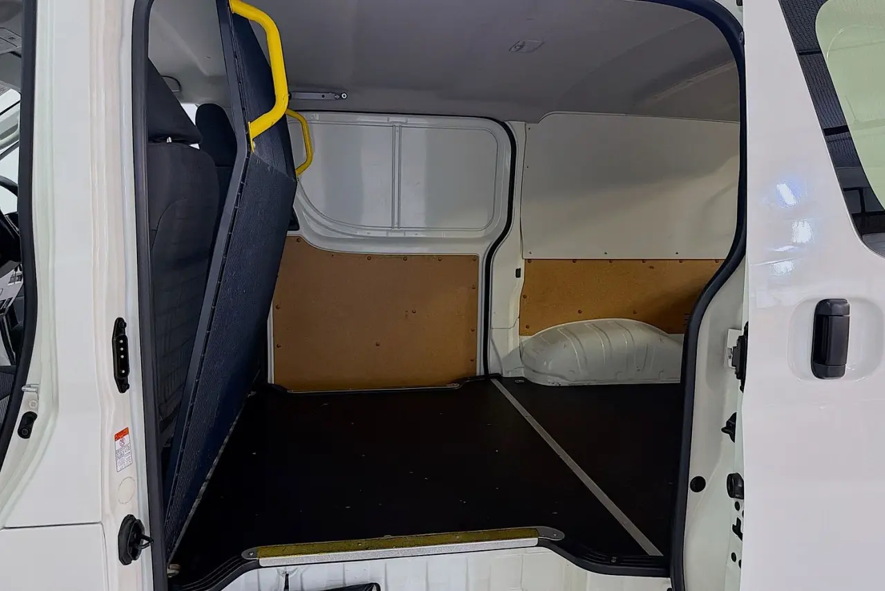 2020 Toyota Hiace Gallery Image 25