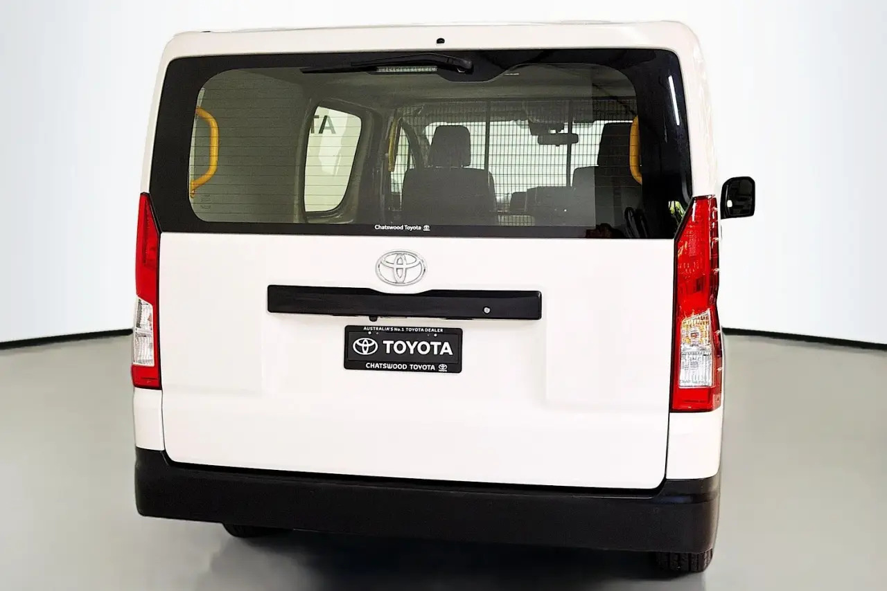 2020 Toyota Hiace Gallery Image 7