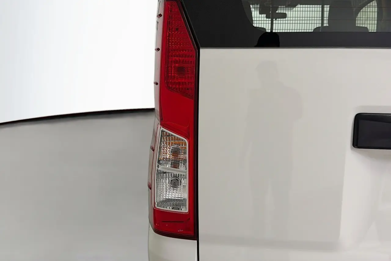 2020 Toyota Hiace Gallery Image 8