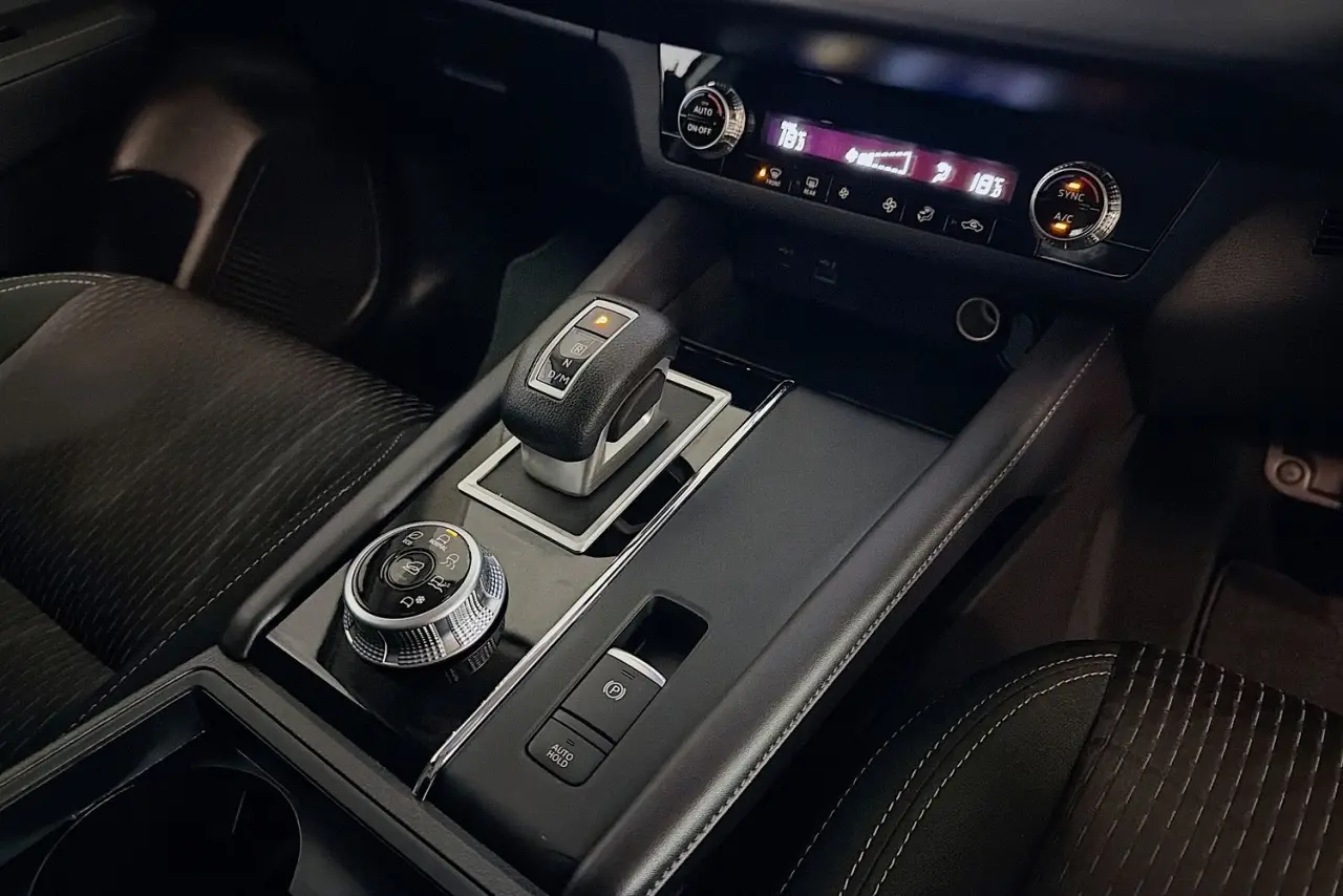 2022 Mitsubishi Outlander Gallery Image 17