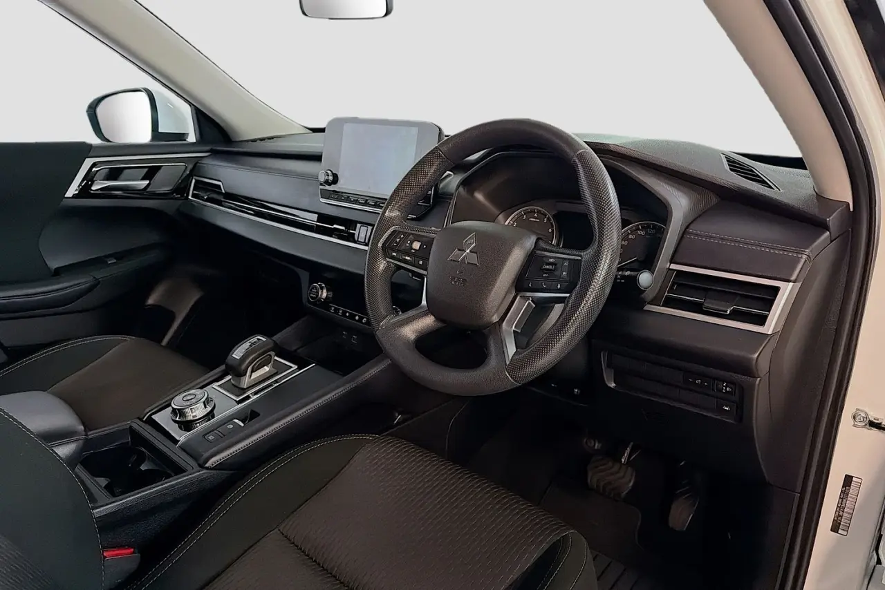 2022 Mitsubishi Outlander Gallery Image 22