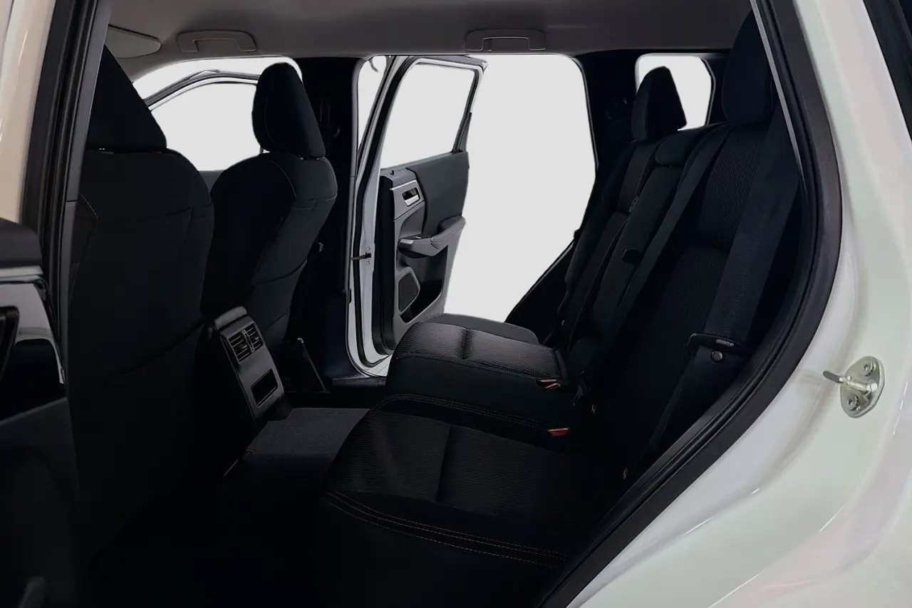 2022 Mitsubishi Outlander Gallery Image 25