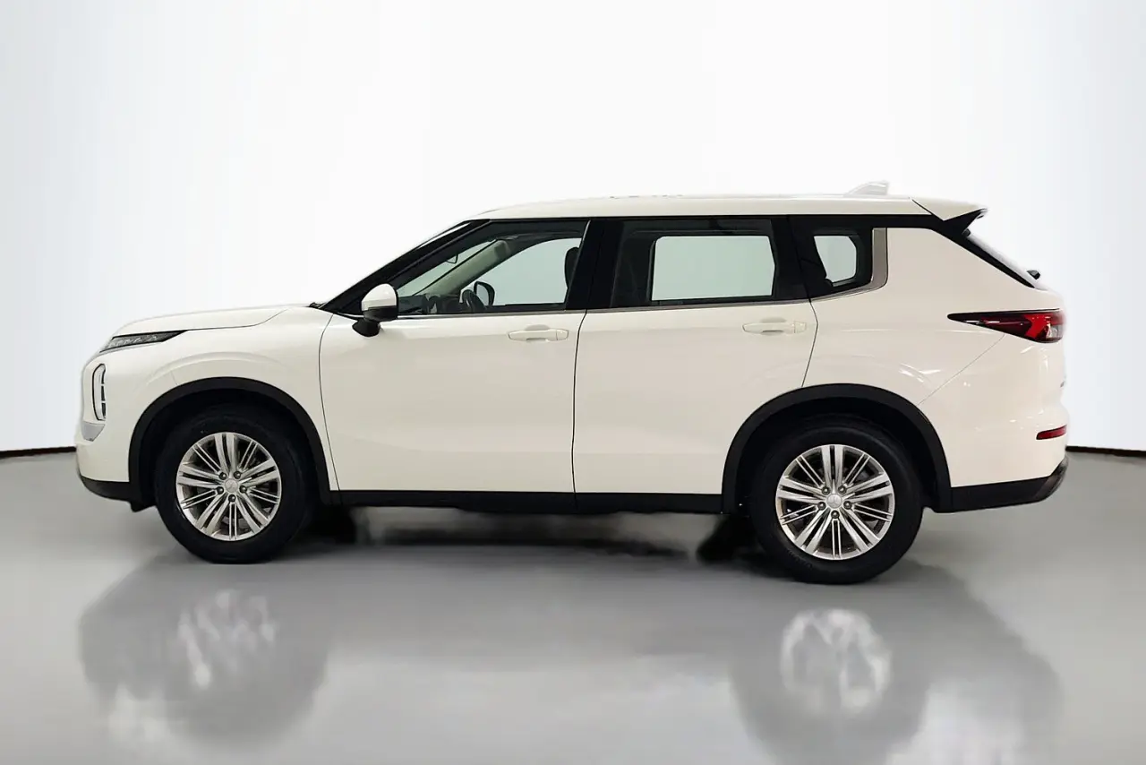 2022 Mitsubishi Outlander Gallery Image 5