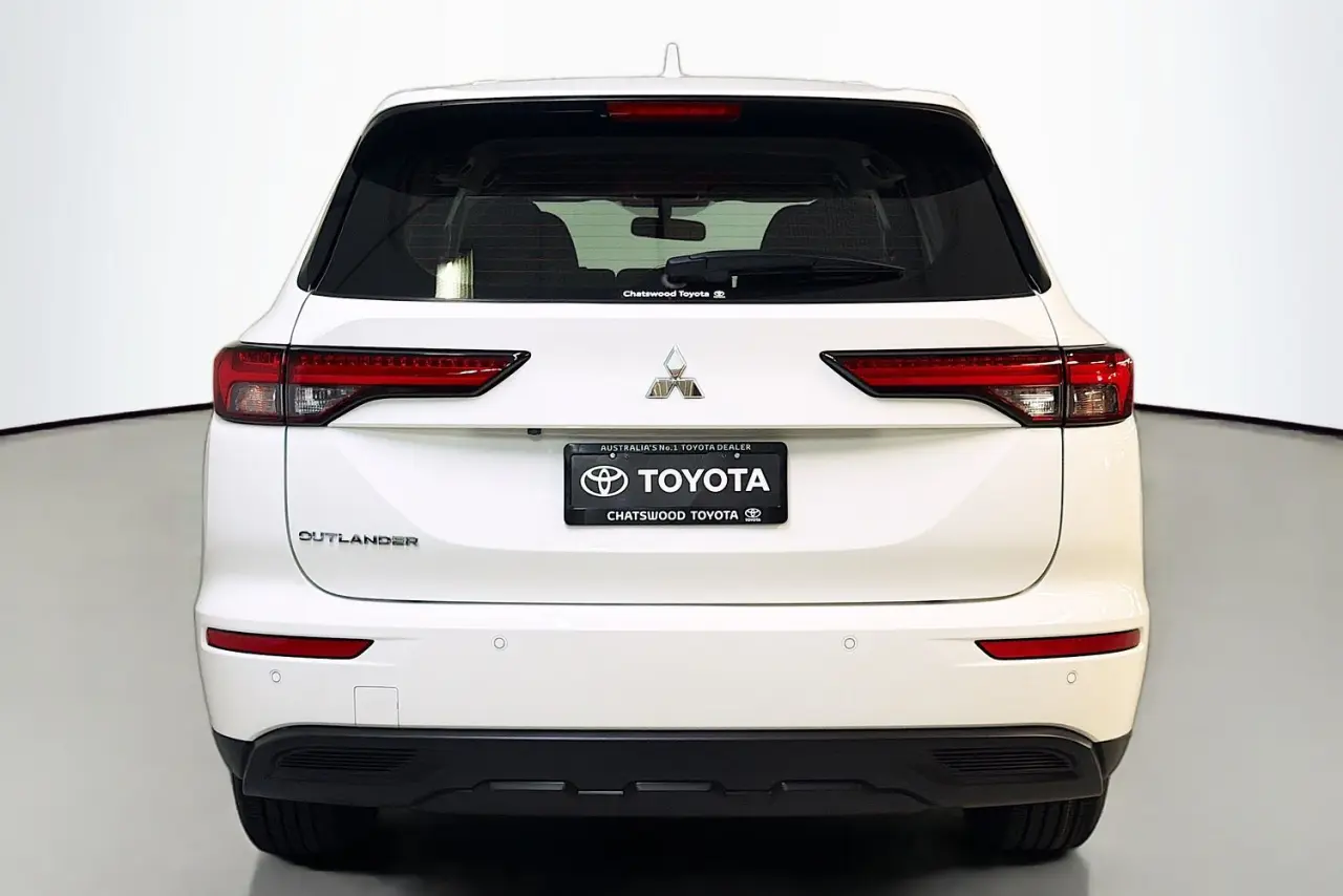 2022 Mitsubishi Outlander Gallery Image 7