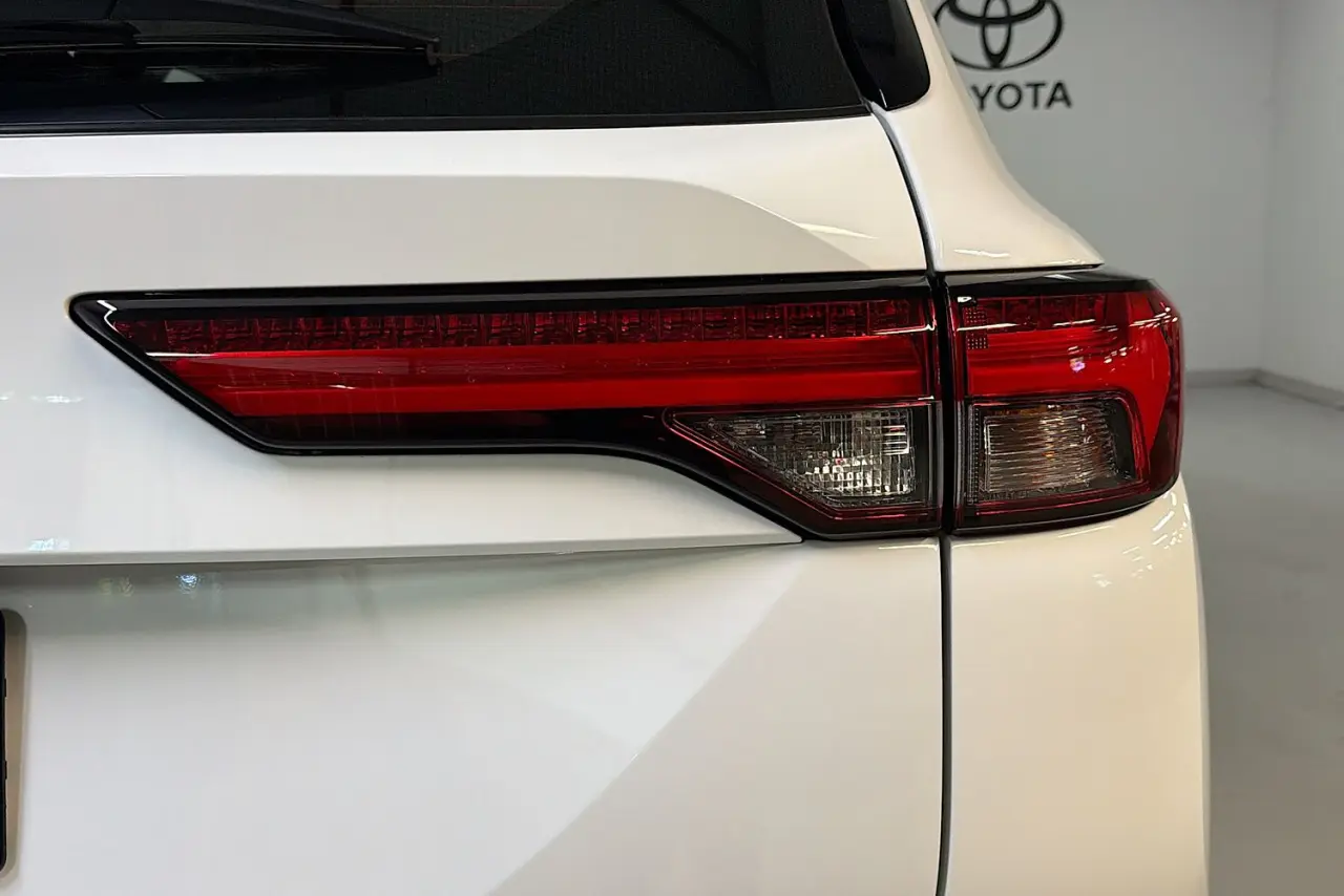 2022 Mitsubishi Outlander Gallery Image 9