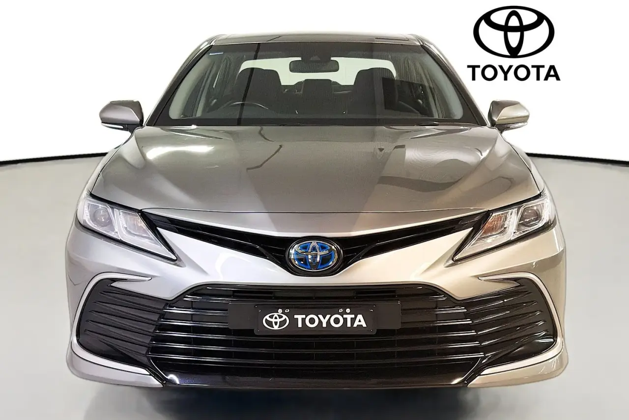 2023 Toyota Camry Gallery Image 2