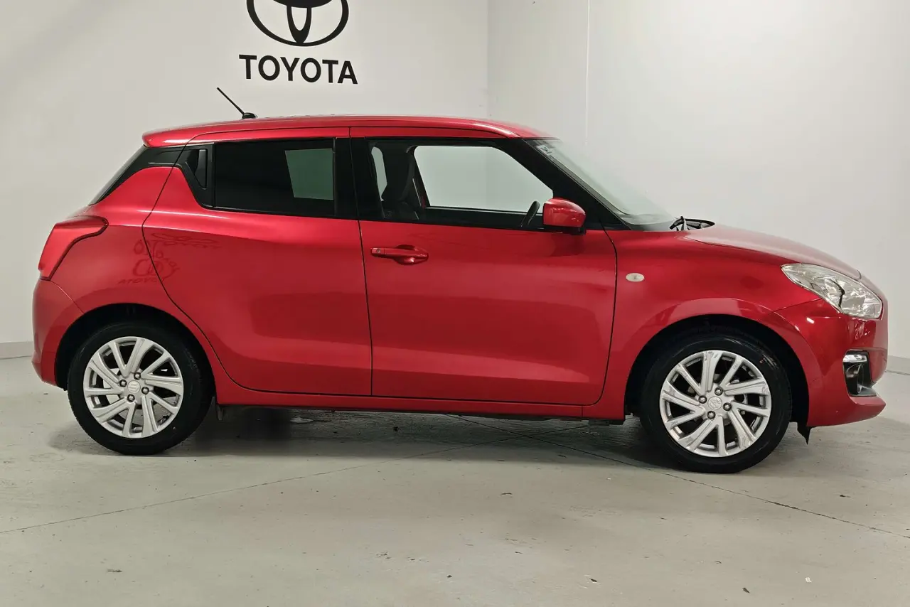 2022 Suzuki Swift Gallery Image 4