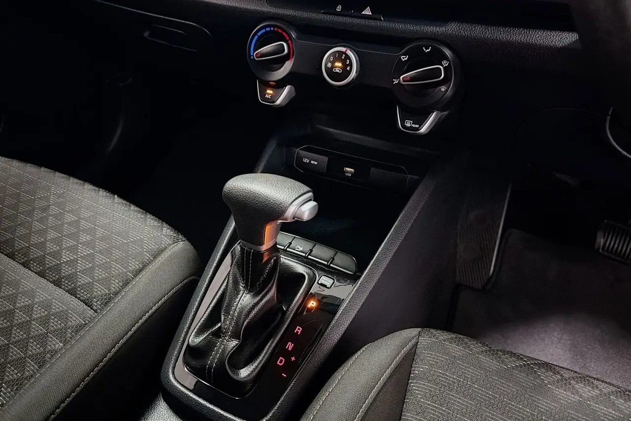 2023 Kia Rio Gallery Image 16