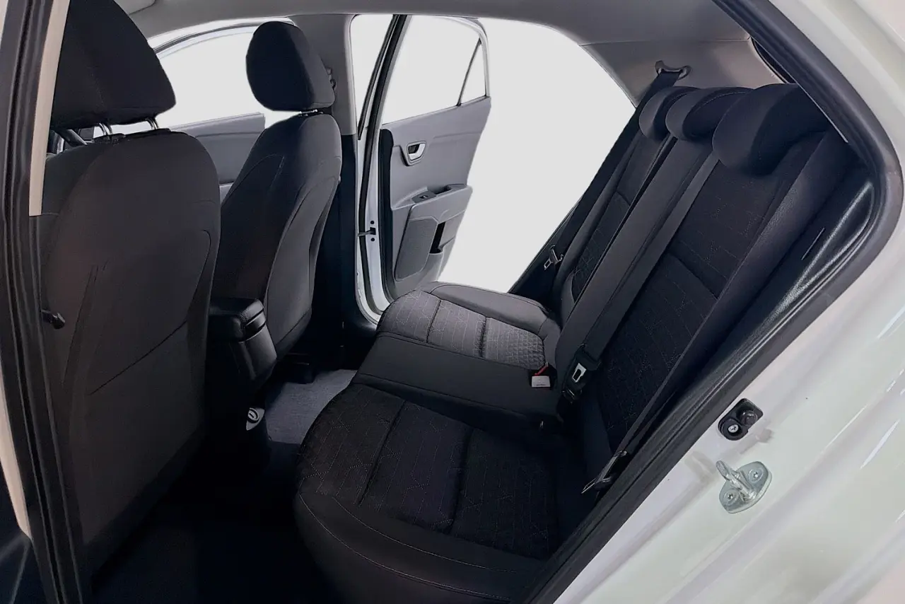 2023 Kia Rio Gallery Image 24