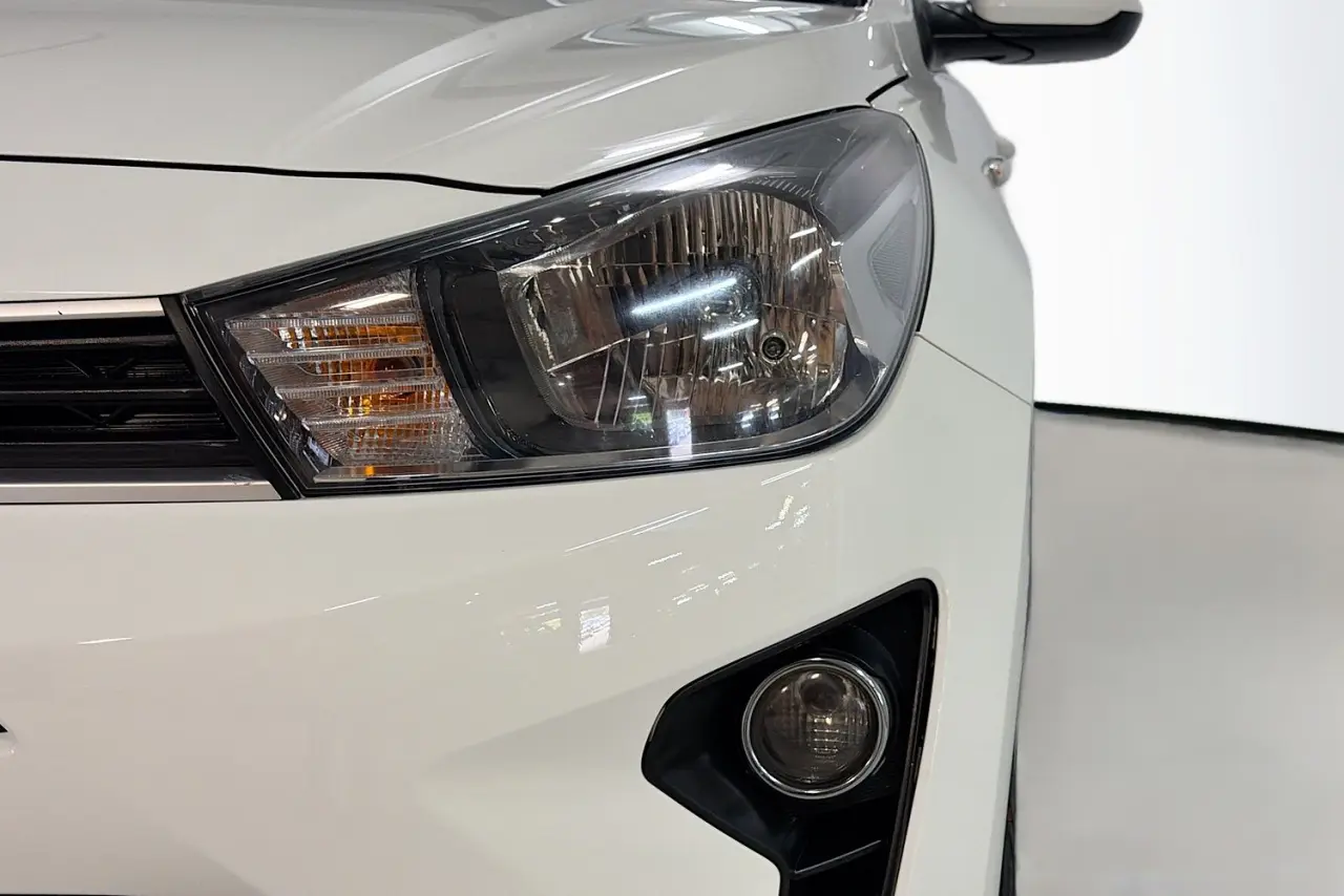 2023 Kia Rio Gallery Image 3