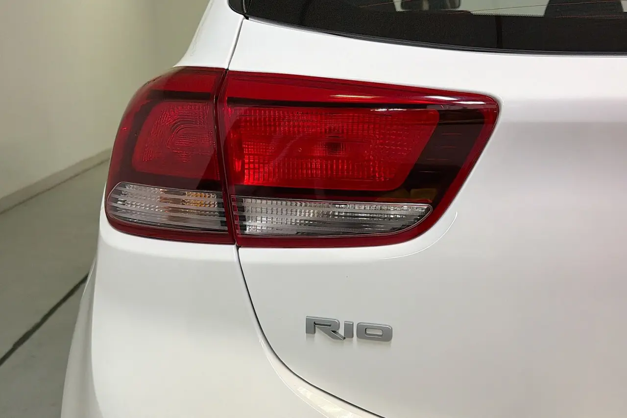 2023 Kia Rio Gallery Image 8