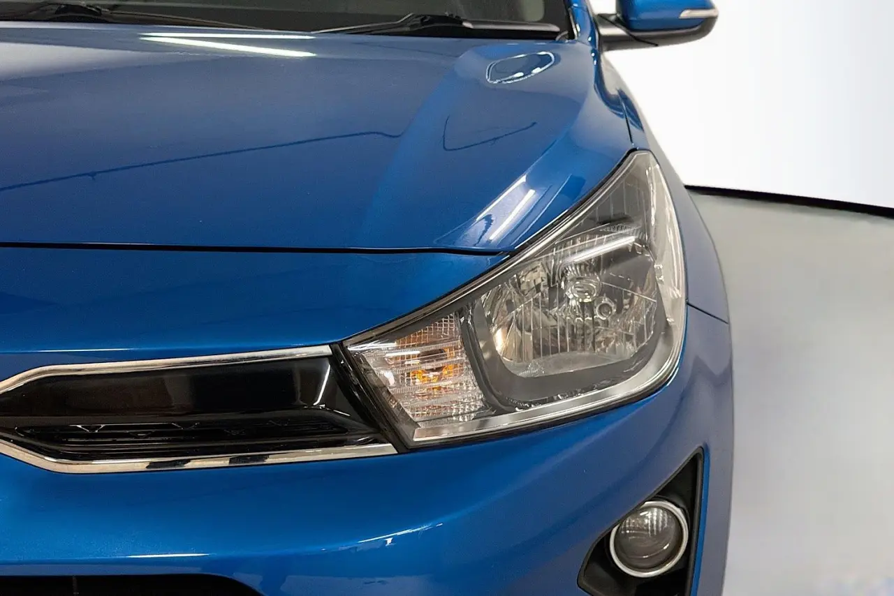 2021 Kia Rio Gallery Image 3