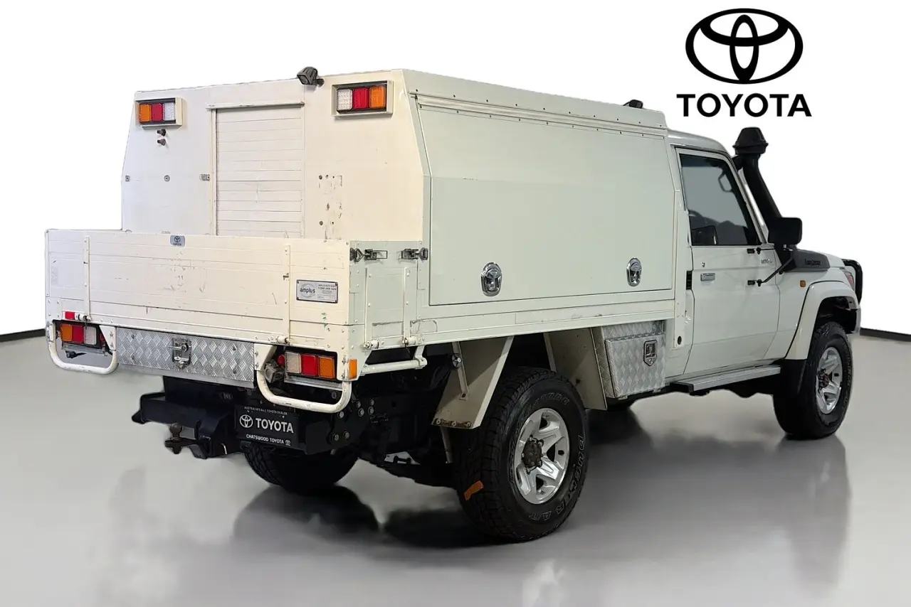 2013 Toyota Landcruiser Gallery Image 10