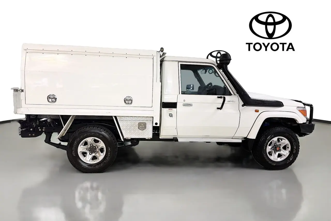 2013 Toyota Landcruiser Gallery Image 11