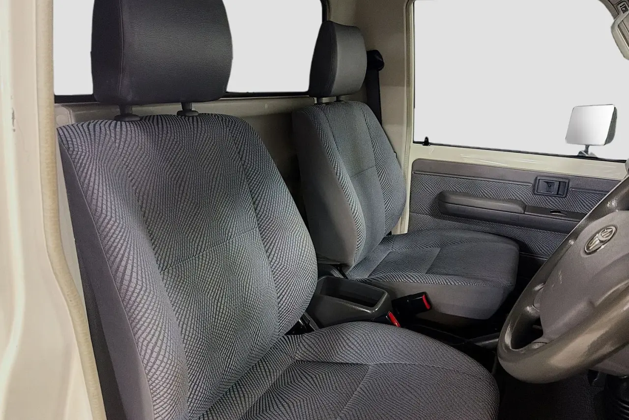 2013 Toyota Landcruiser Gallery Image 12