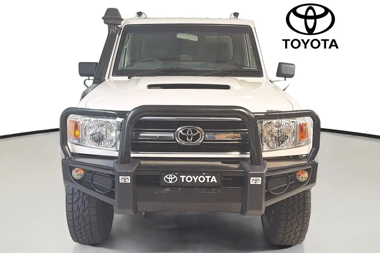 2013 Toyota Landcruiser Gallery Image 2