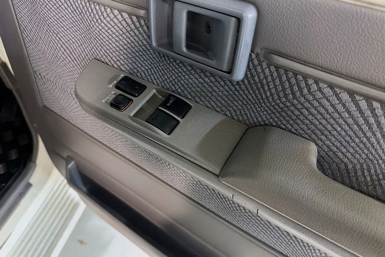 2013 Toyota Landcruiser Gallery Image 23