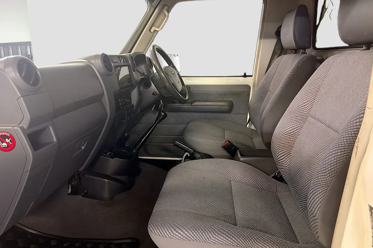 2013 Toyota Landcruiser Gallery Image 24