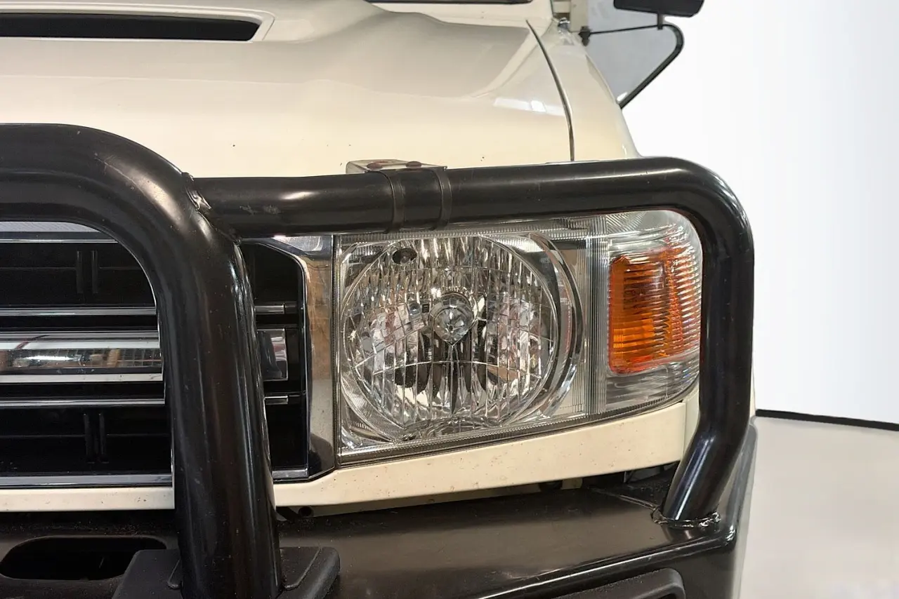 2013 Toyota Landcruiser Gallery Image 3