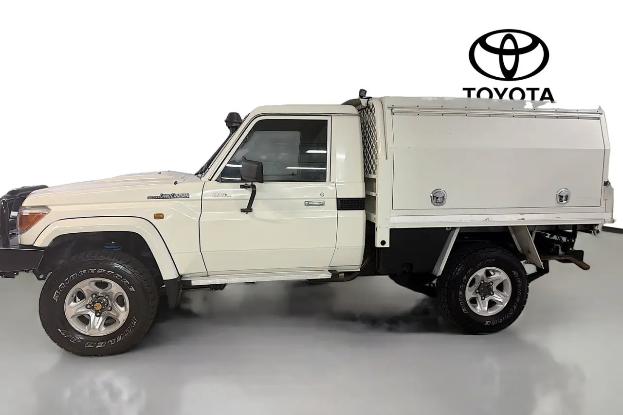 2013 Toyota Landcruiser Gallery Image 5