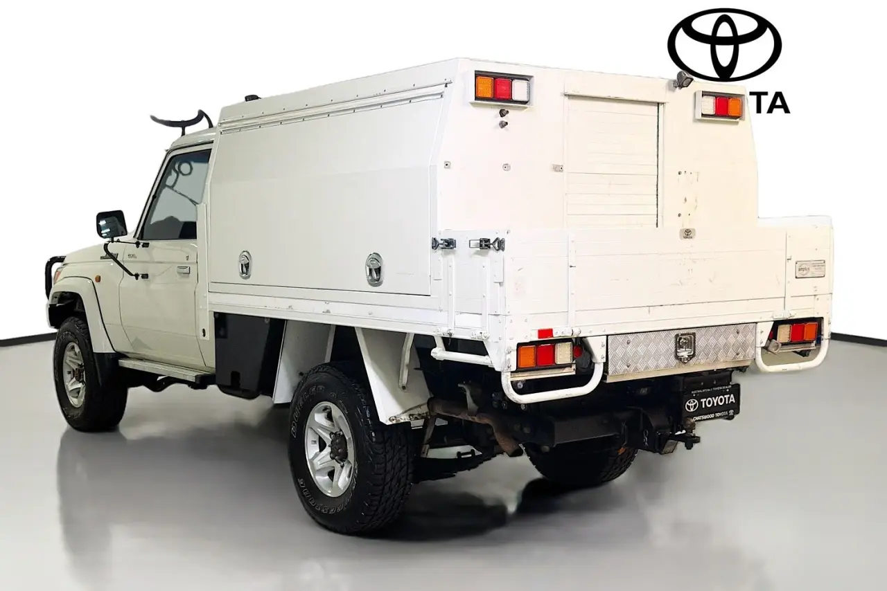 2013 Toyota Landcruiser Gallery Image 6