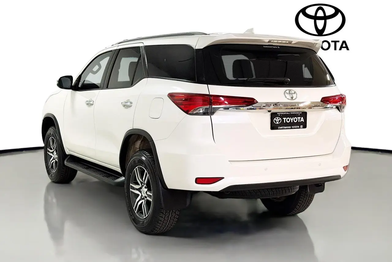 2018 Toyota Fortuner Gallery Image 6