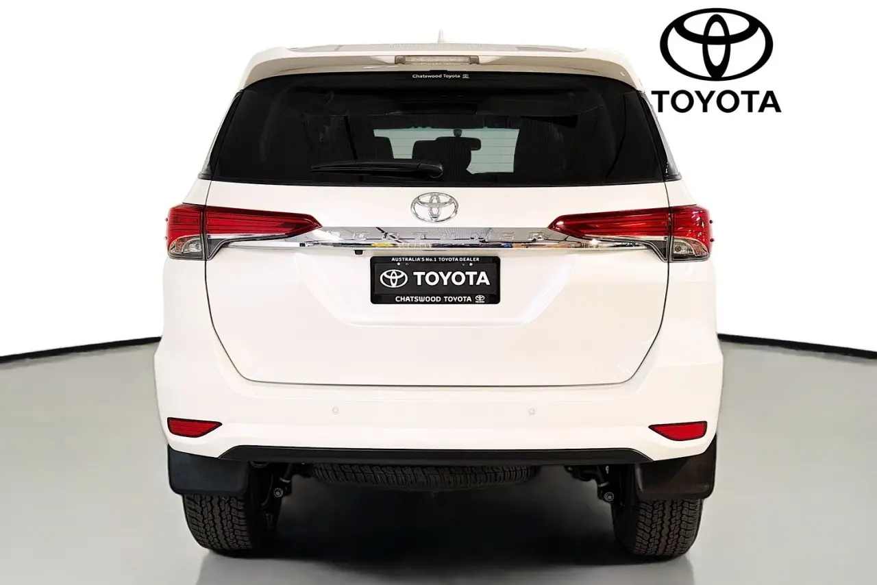 2018 Toyota Fortuner Gallery Image 7