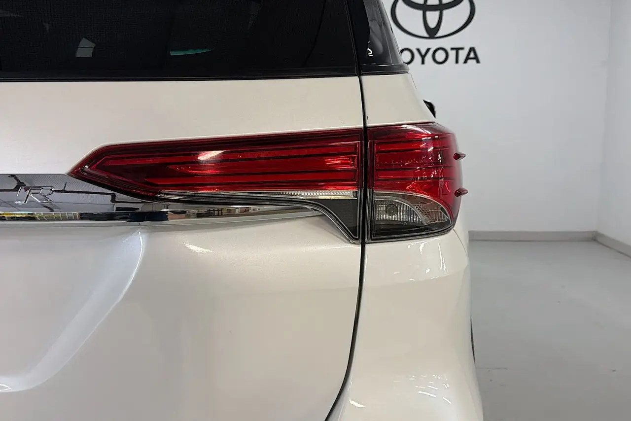 2018 Toyota Fortuner Gallery Image 9