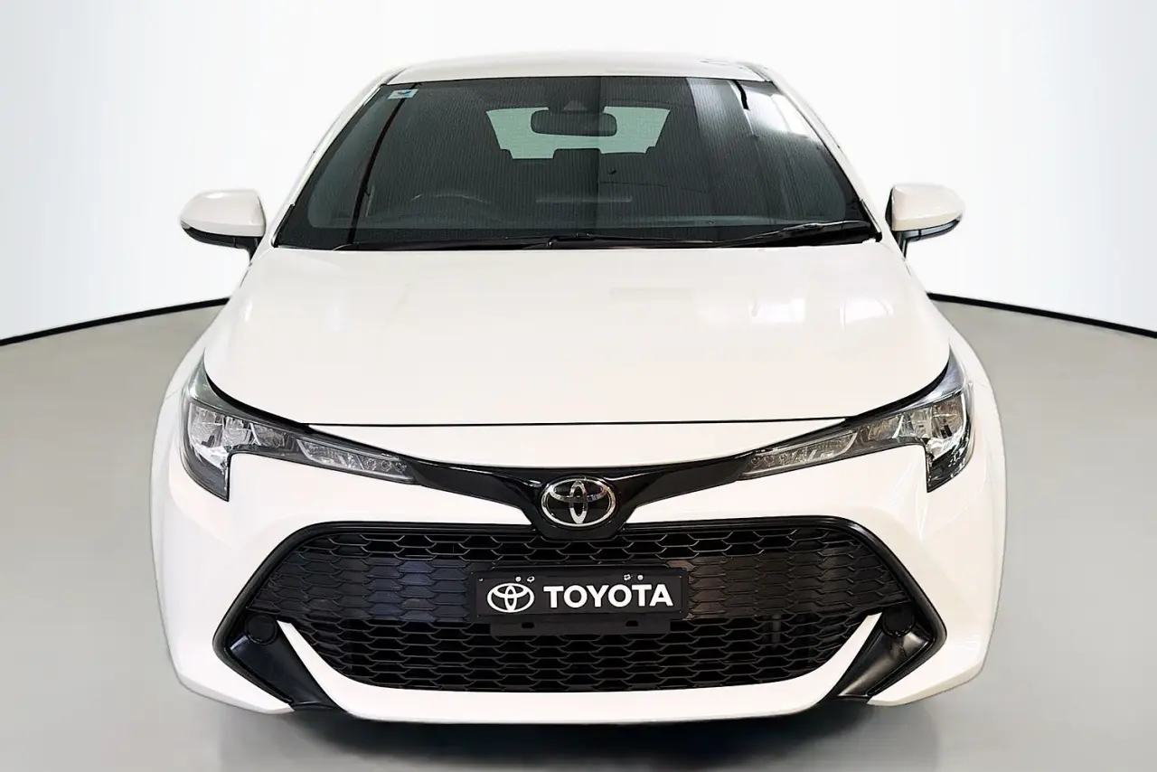 2018 Toyota Corolla Gallery Image 2
