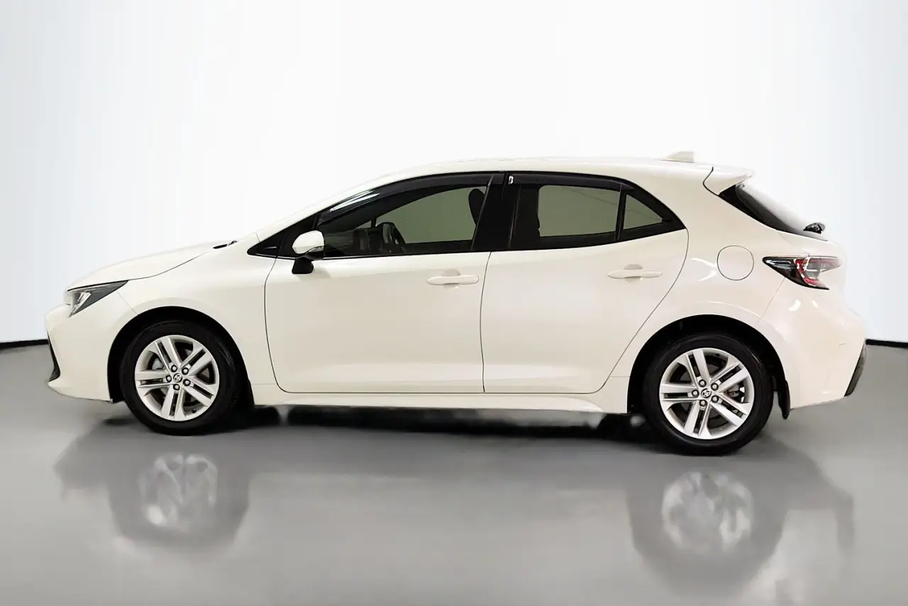 2018 Toyota Corolla Gallery Image 5