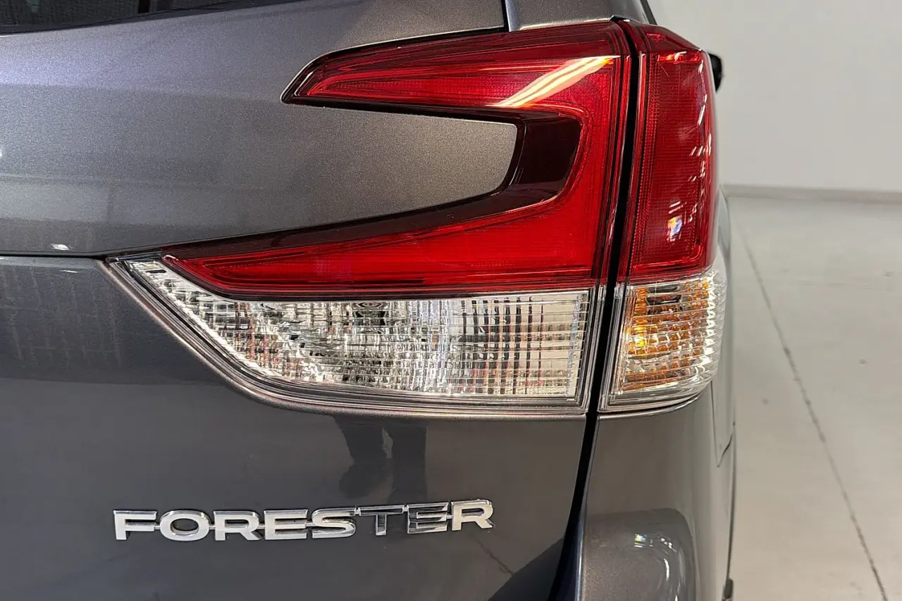 2022 Subaru Forester Gallery Image 9