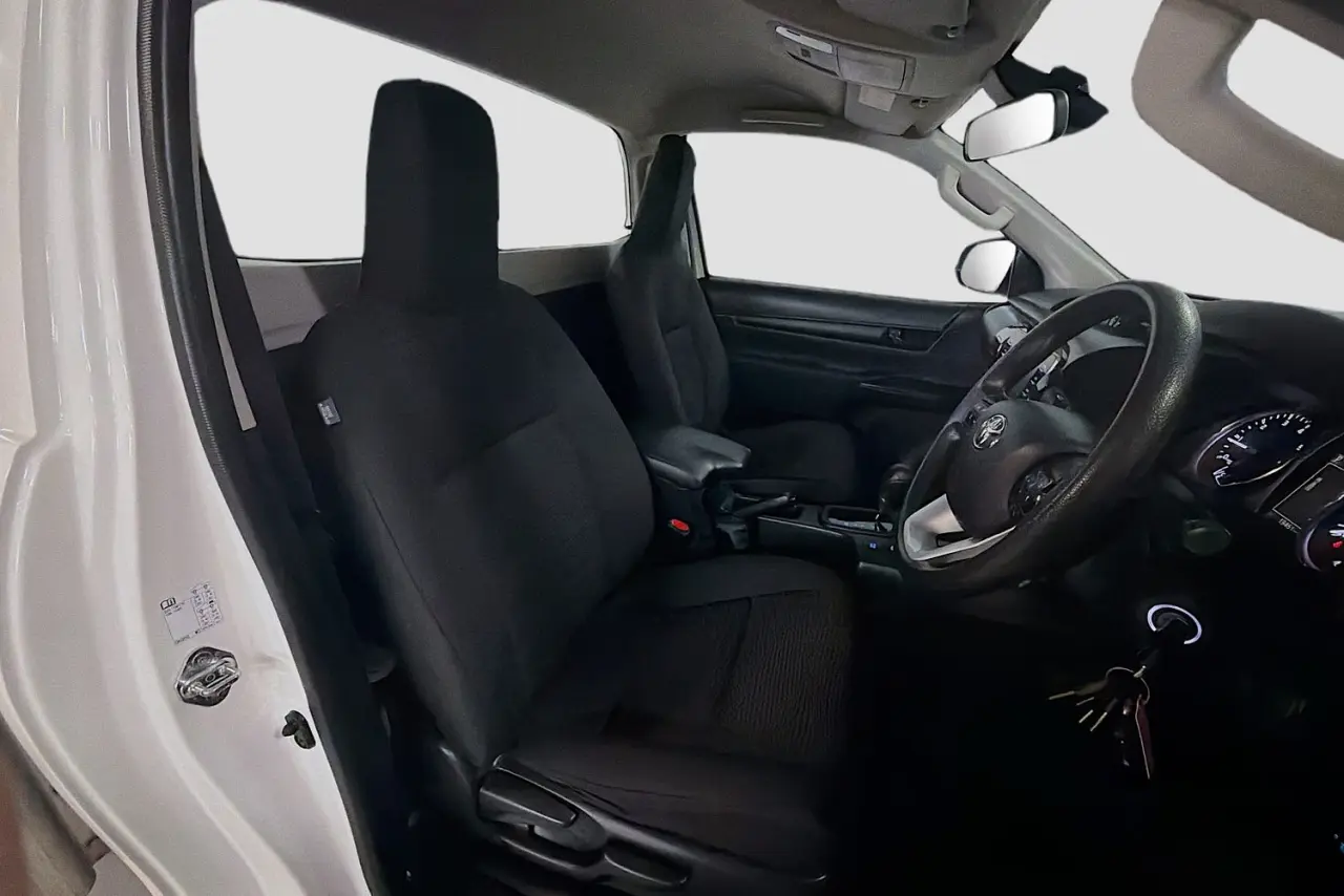 2020 Toyota Hilux Gallery Image 12