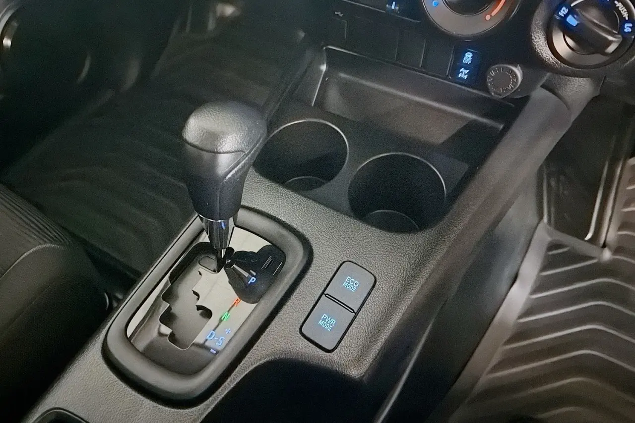 2020 Toyota Hilux Gallery Image 15