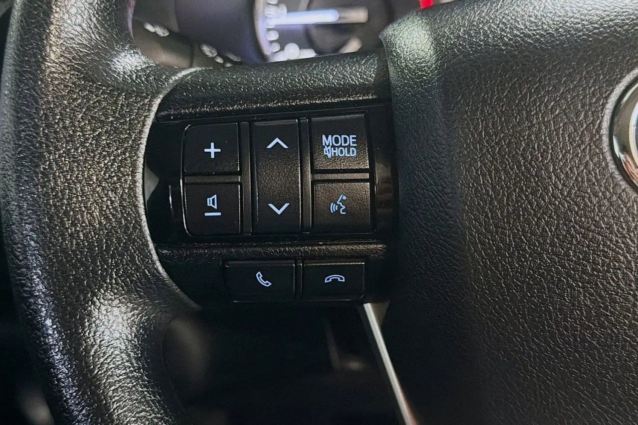 2020 Toyota Hilux Gallery Image 16