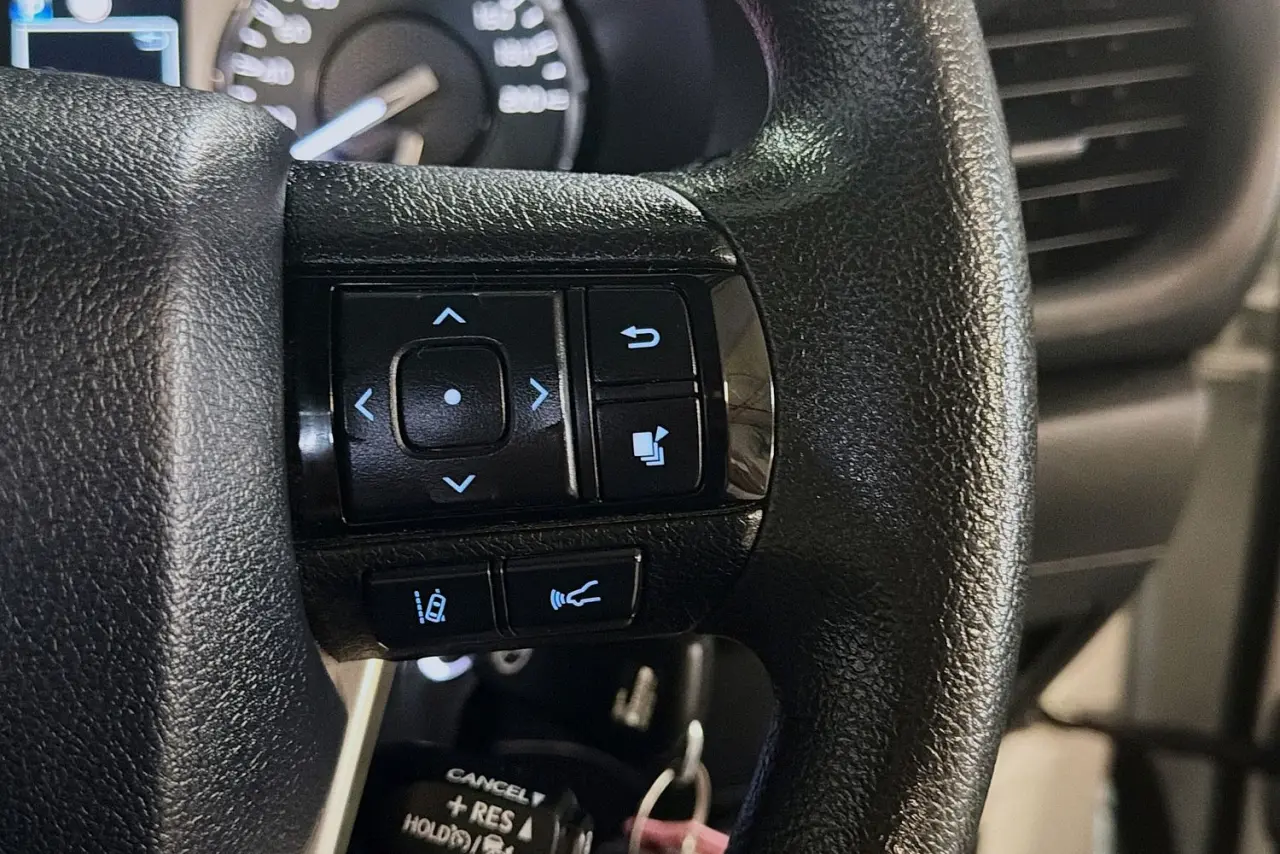 2020 Toyota Hilux Gallery Image 17