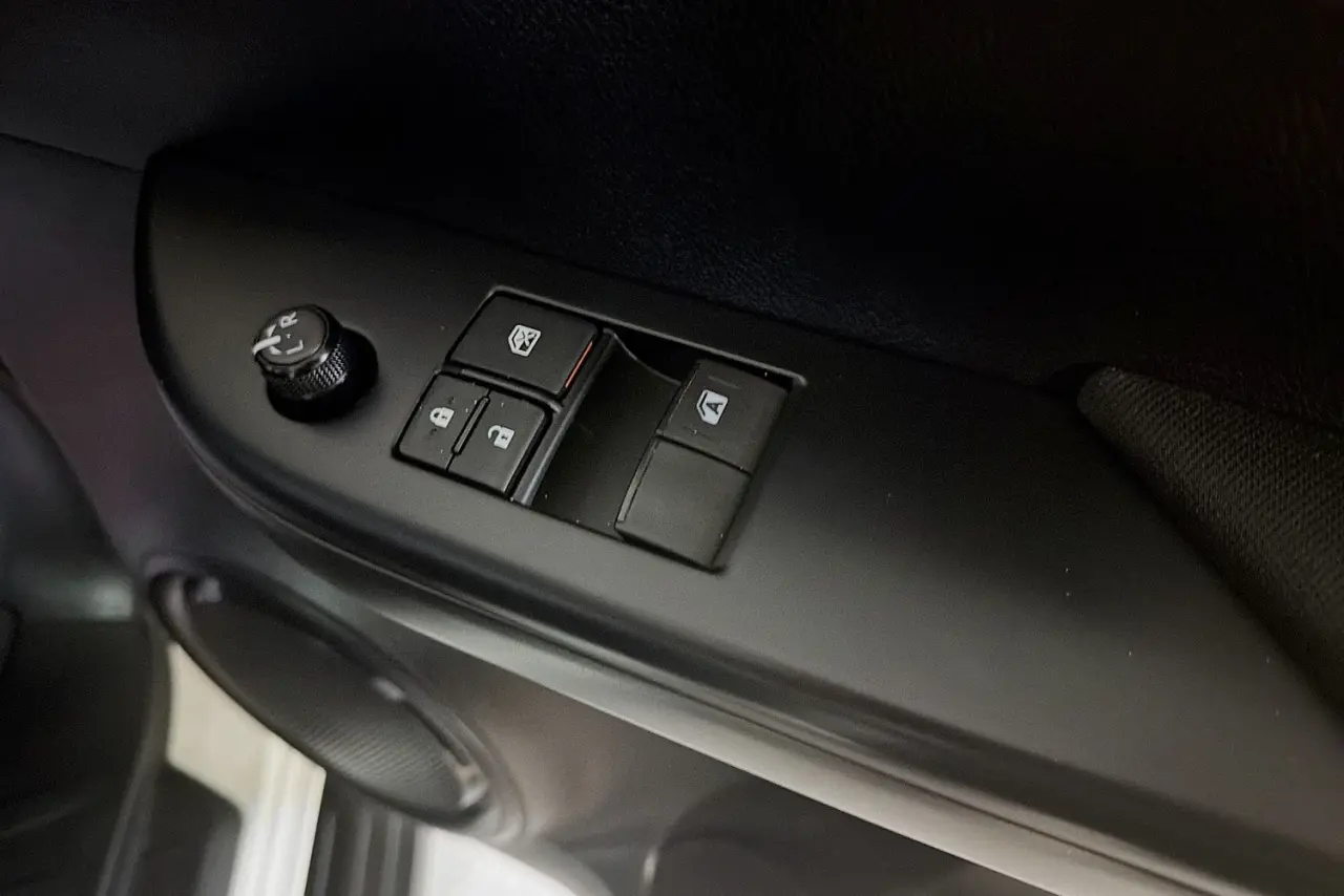 2020 Toyota Hilux Gallery Image 21