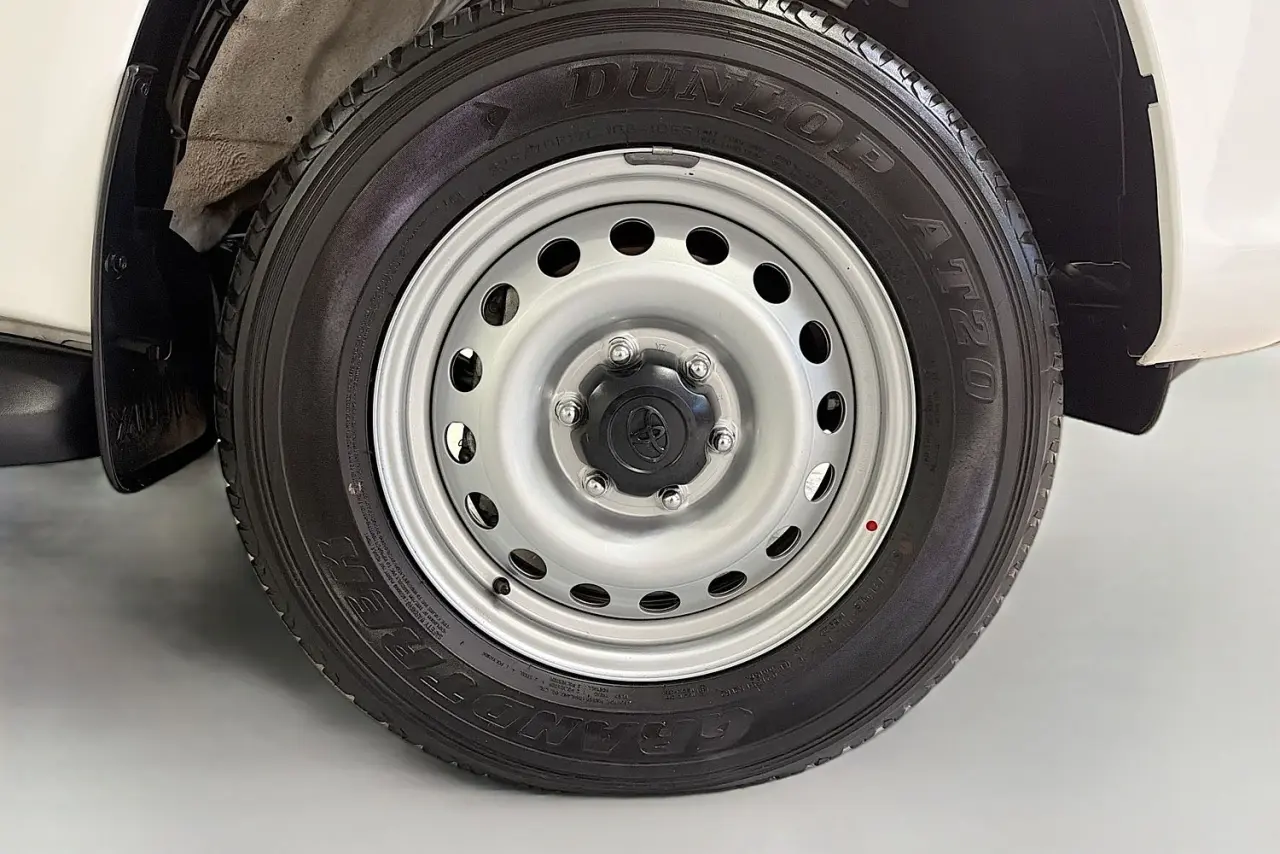 2020 Toyota Hilux Gallery Image 24