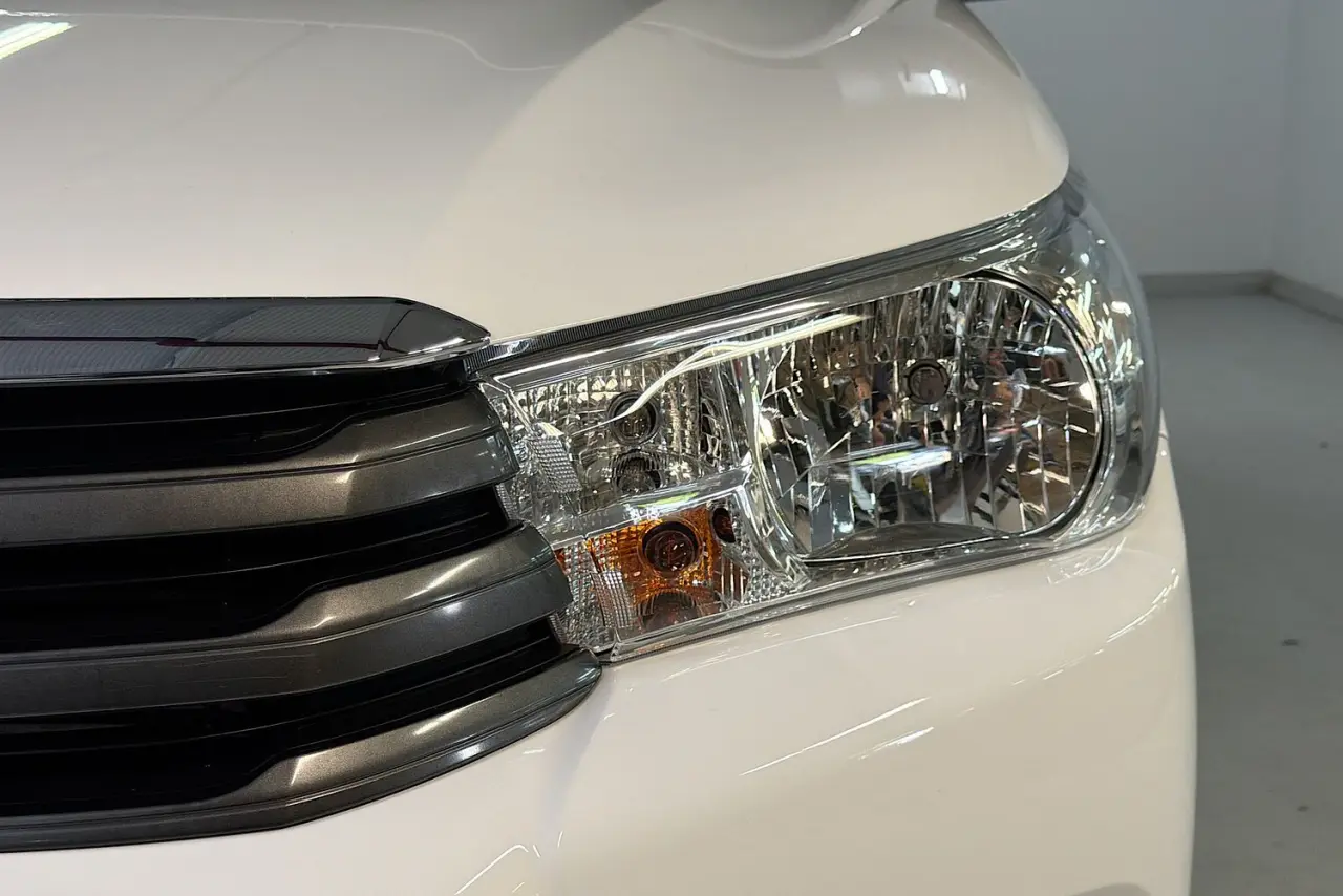 2020 Toyota Hilux Gallery Image 3