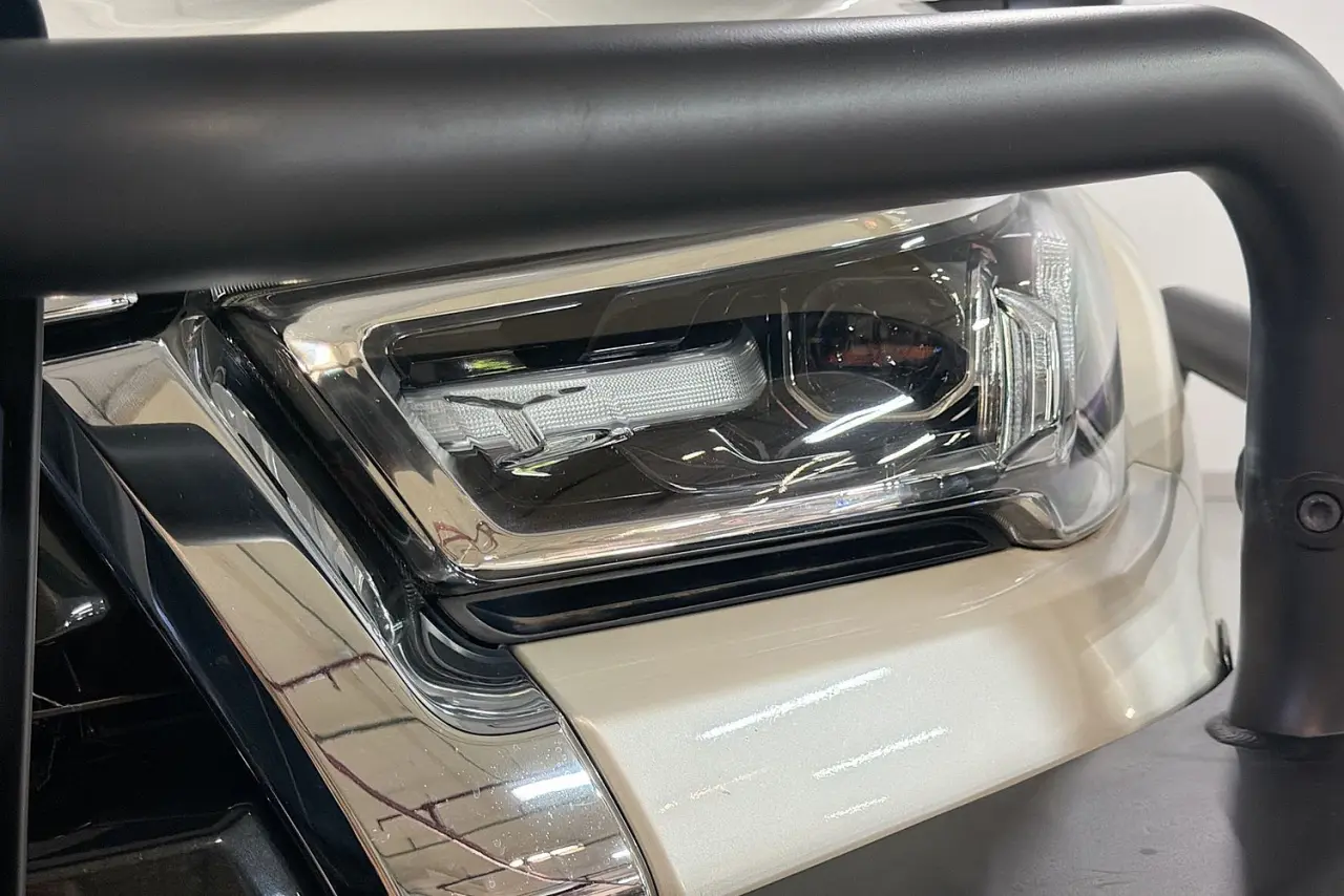 2021 Toyota Hilux Gallery Image 3