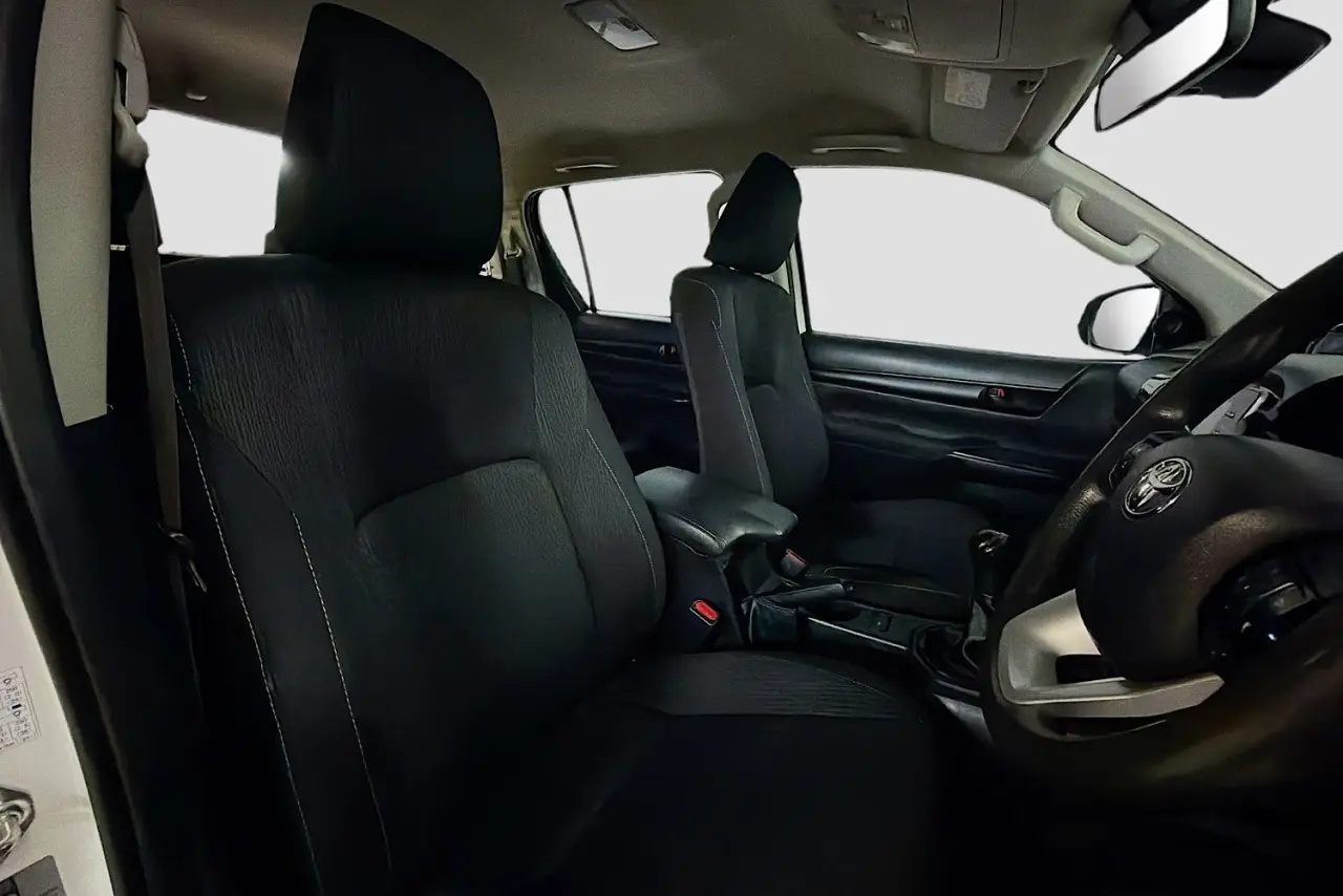 2021 Toyota Hilux Gallery Image 13