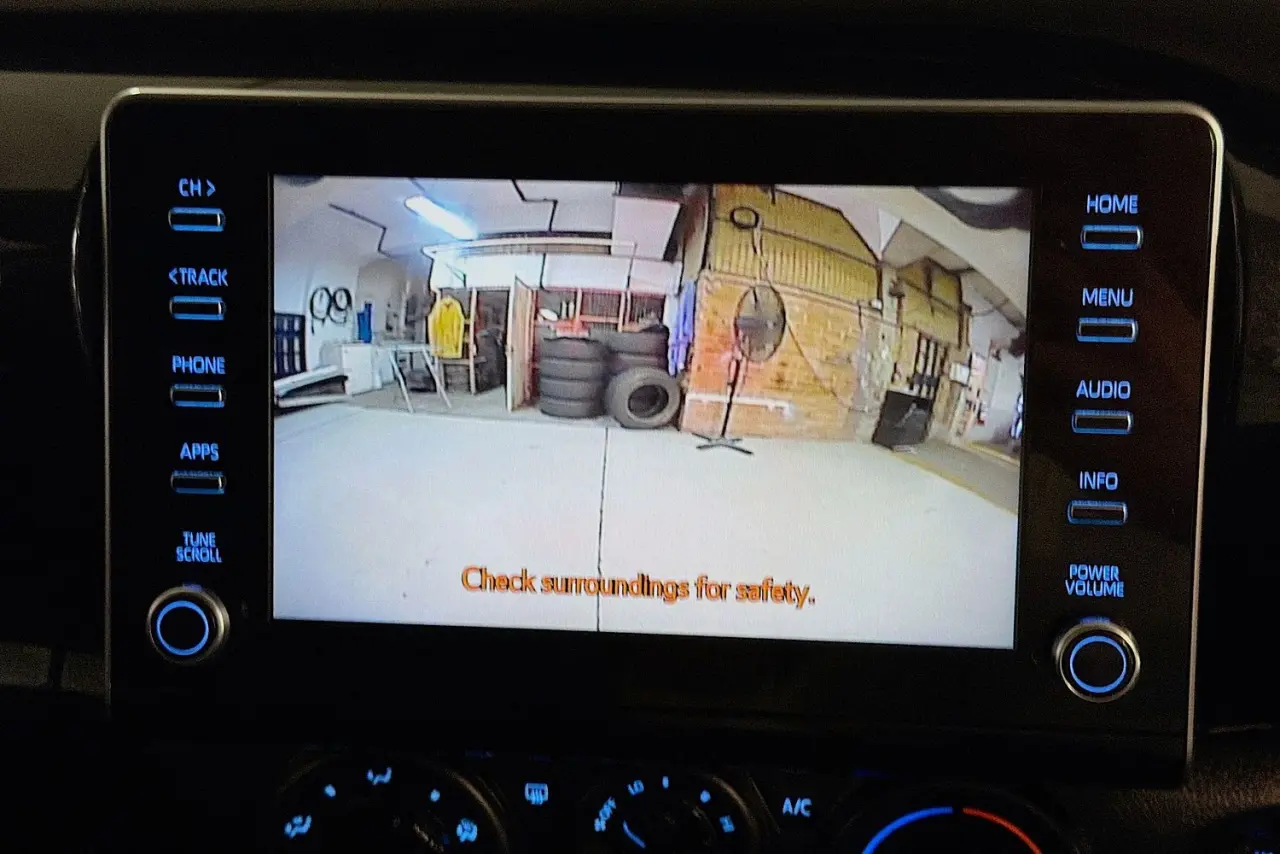 2021 Toyota Hilux Gallery Image 16