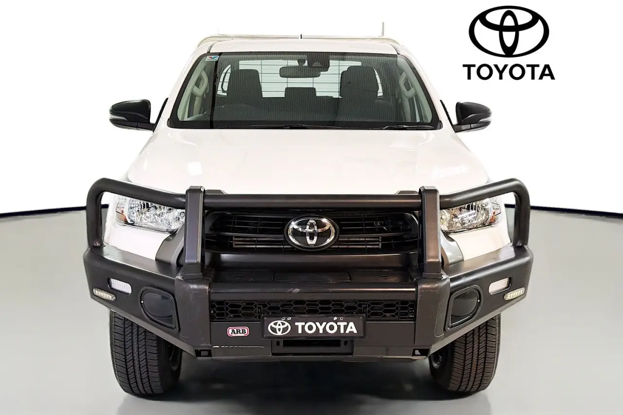 2021 Toyota Hilux Gallery Image 2