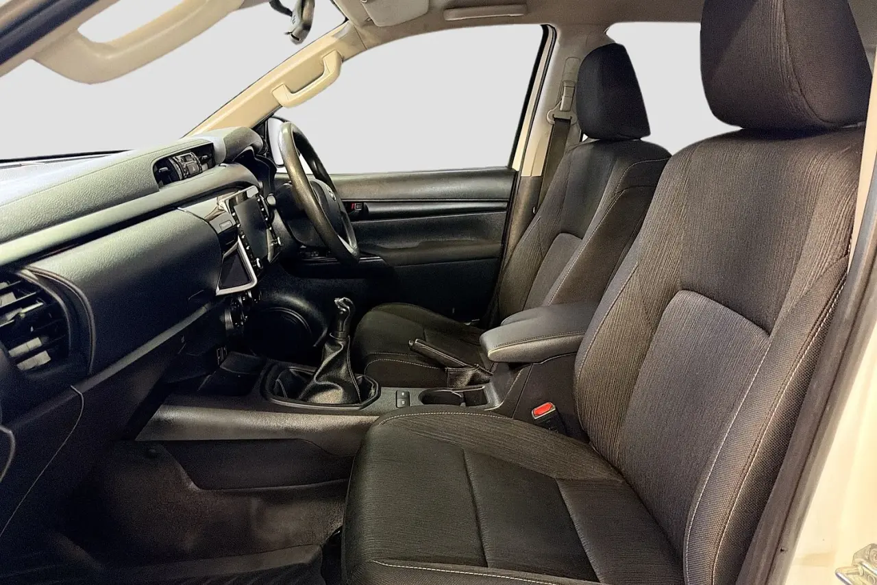 2021 Toyota Hilux Gallery Image 25