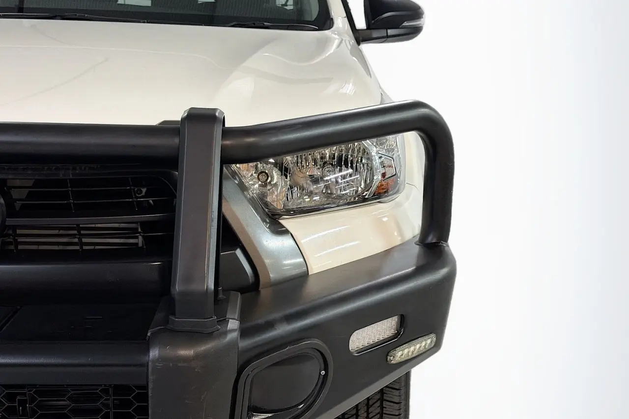 2021 Toyota Hilux Gallery Image 3