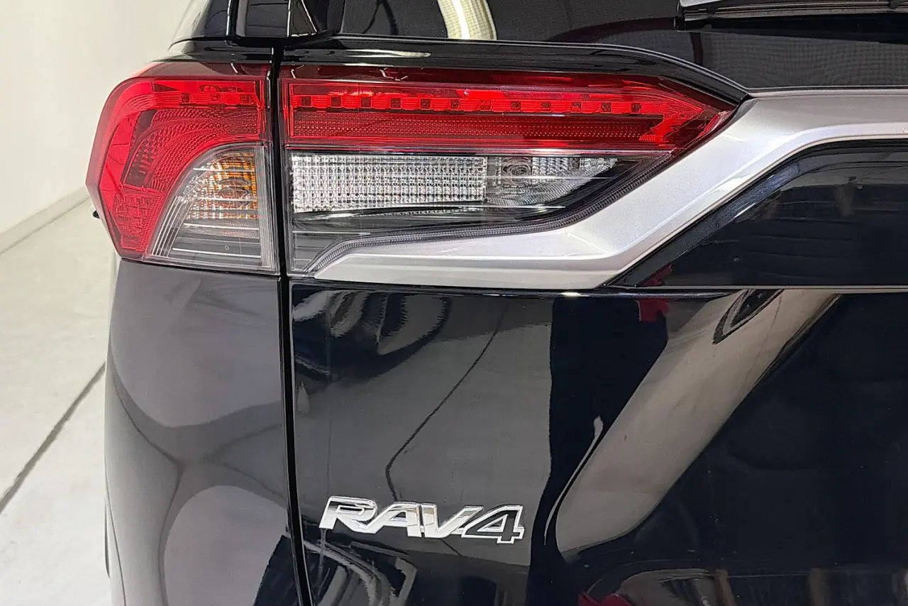 2024 Toyota RAV4 Gallery Image 8