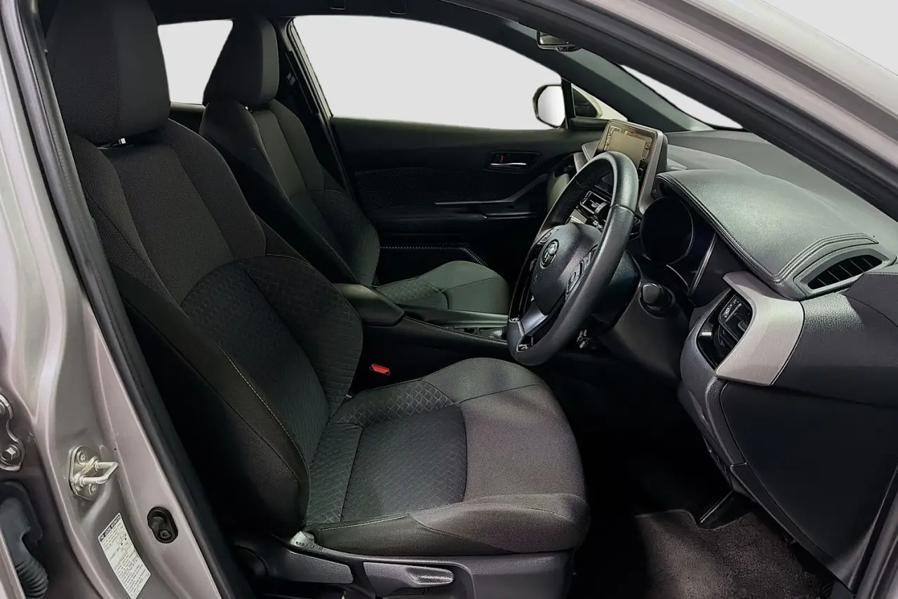 2021 Toyota C-HR Gallery Image 12