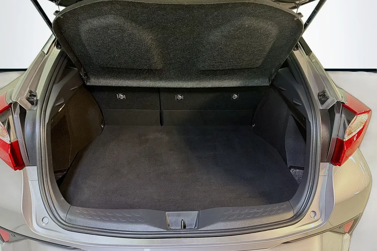 2021 Toyota C-HR Gallery Image 26