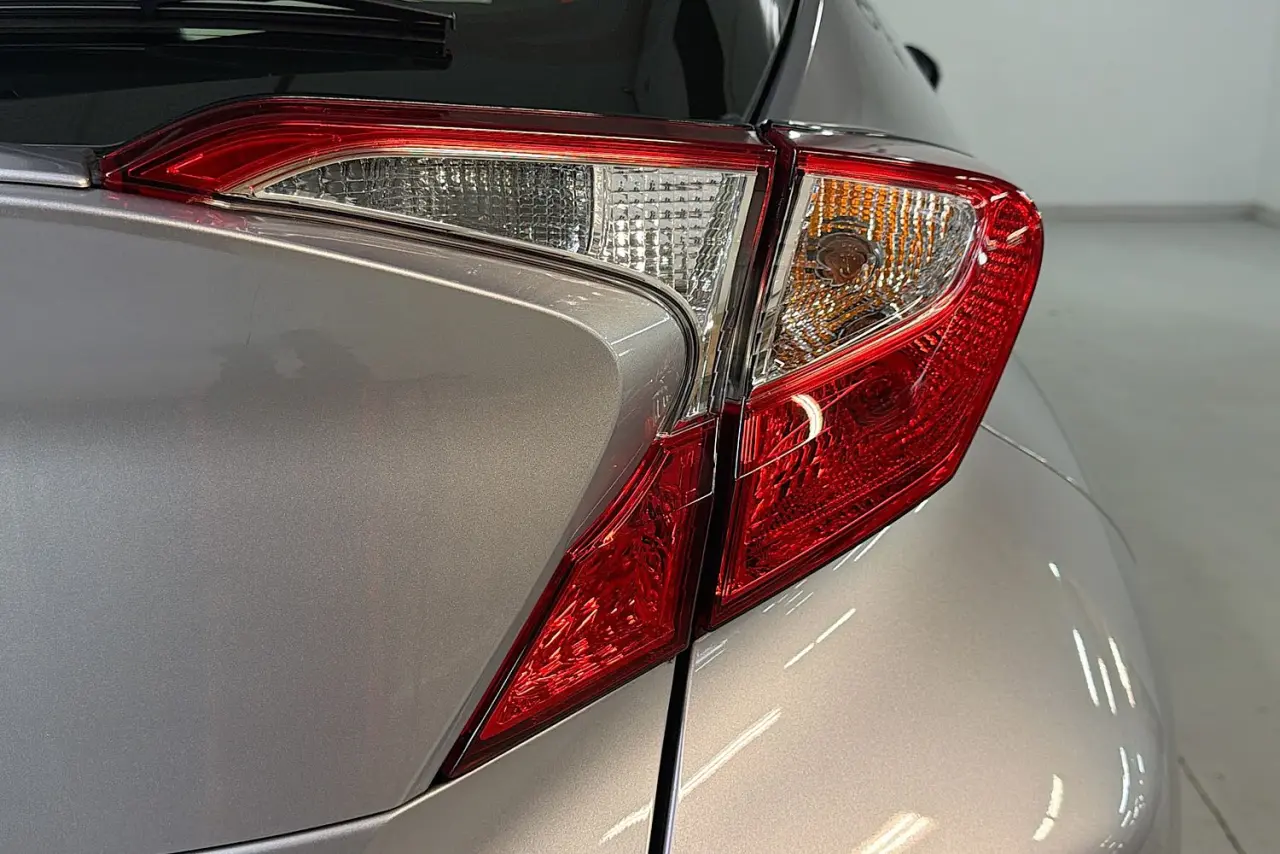 2021 Toyota C-HR Gallery Image 9