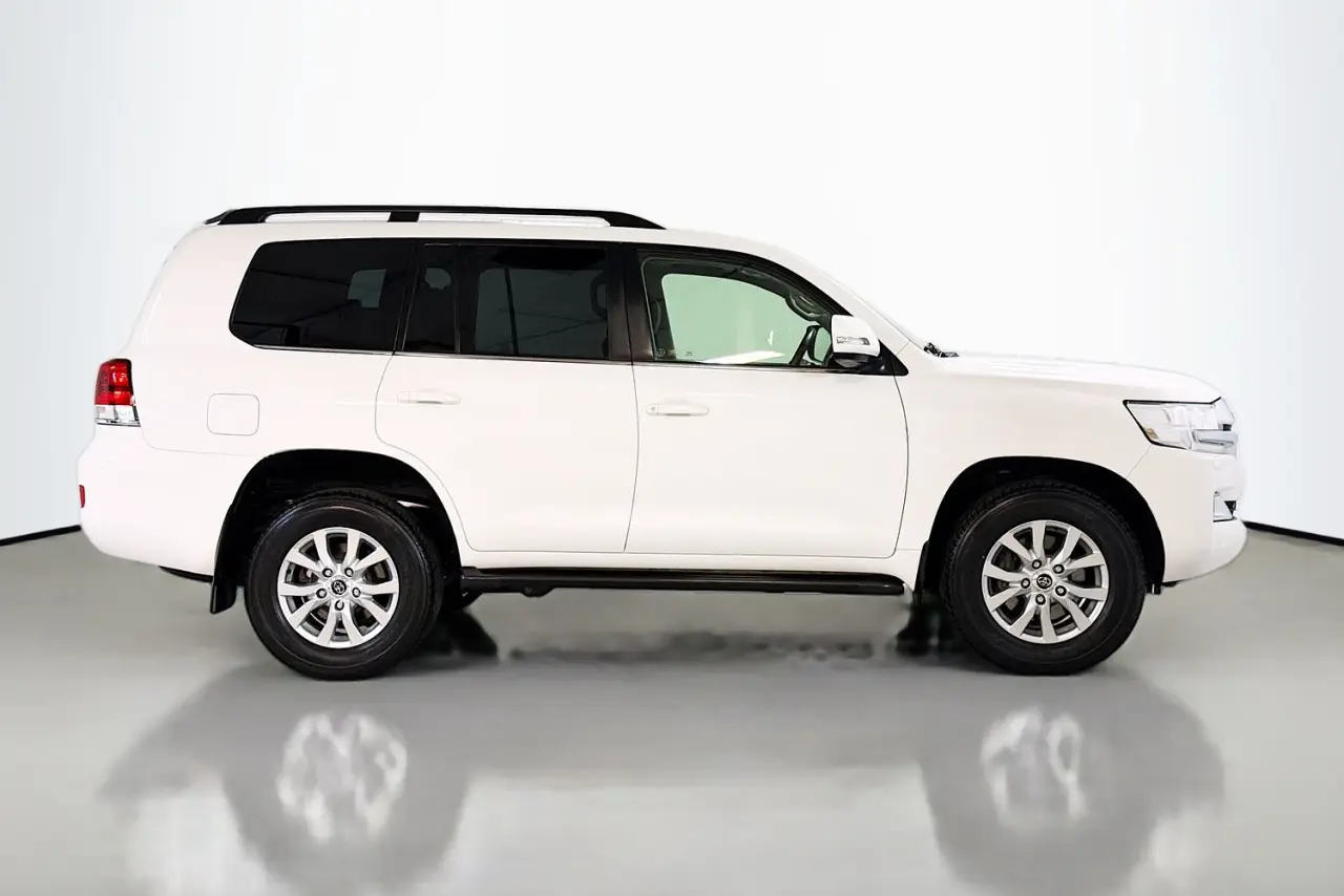 2019 Toyota Landcruiser Gallery Image 11