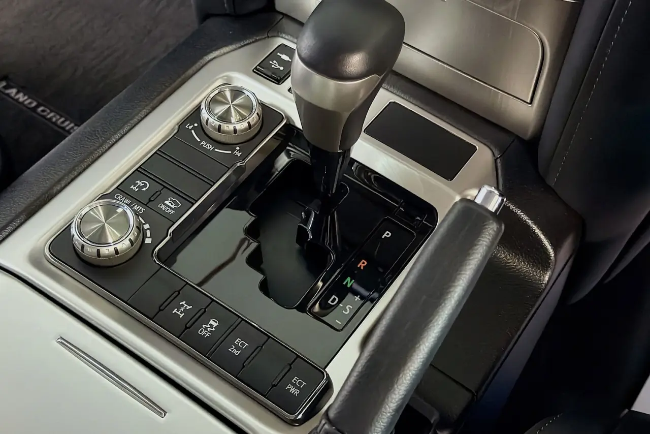 2019 Toyota Landcruiser Gallery Image 18